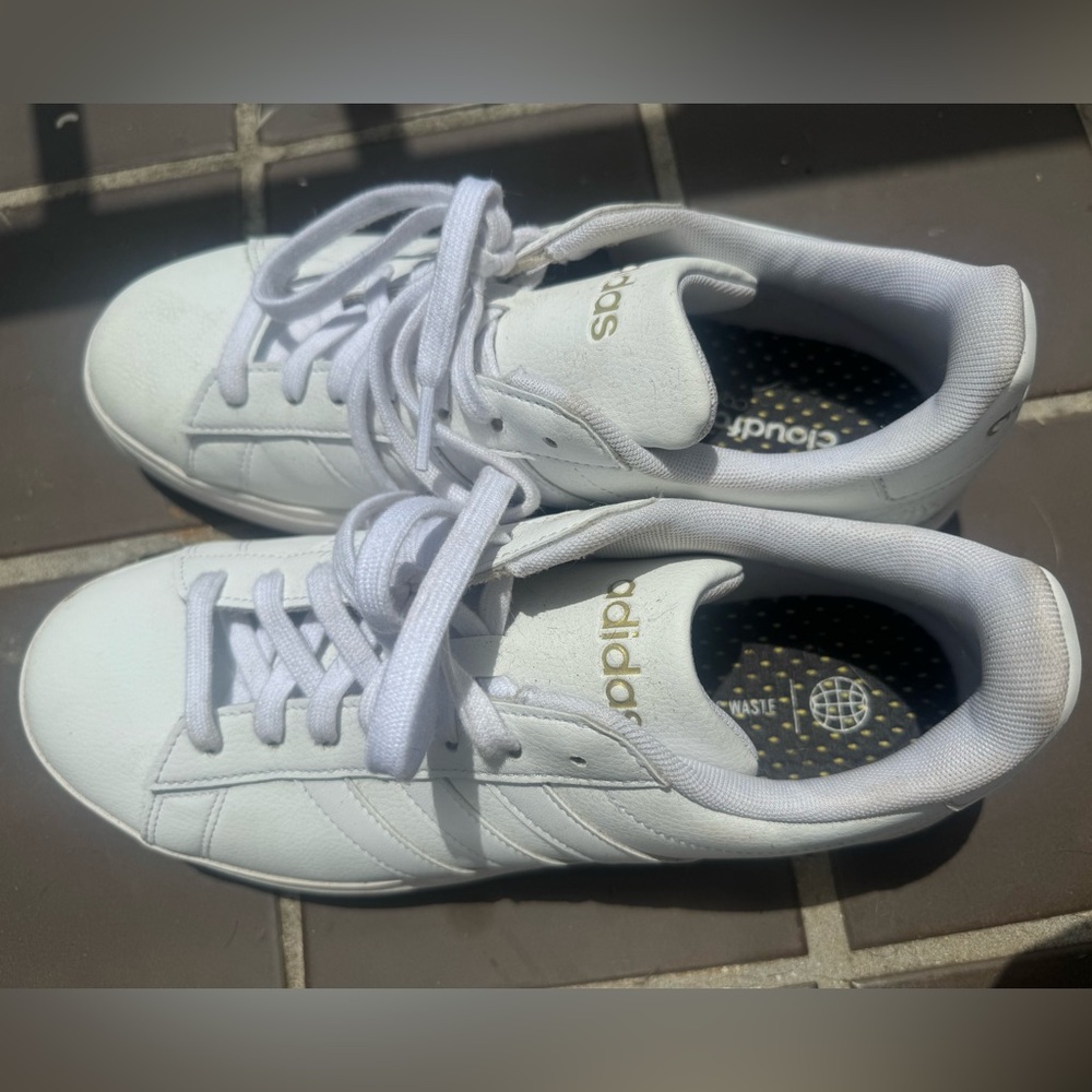 Adidas white women’s shoe size 9.5